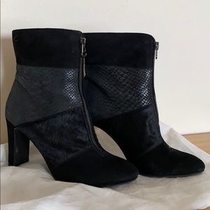 Zip booties